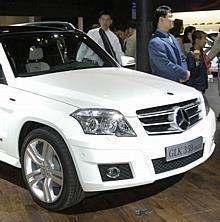 Mercedes' GLK auf der Auto China 2008. Da konnten die Chinesen mit den SUVs schon mal auf Tuchfühlung gehen. Foto: UnitedPictures/Auto 